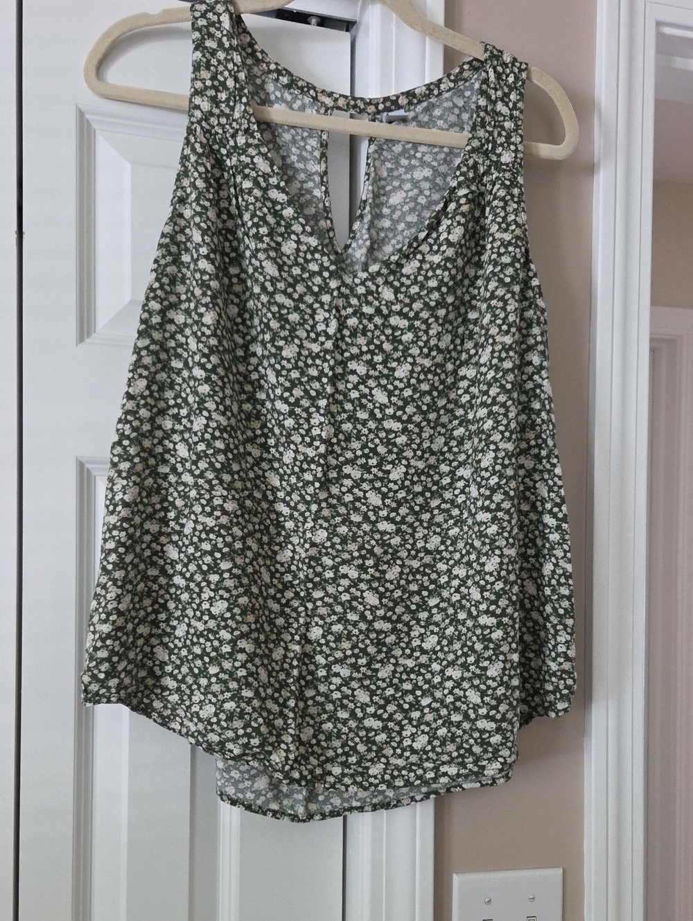 Old Navy Olive Green Floral V-Neck Sleeveless Camisole
